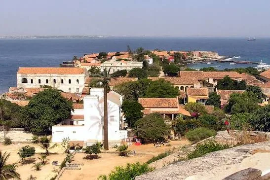 l’histoire, la mémoire et le patrimoine d’une petite île devenue un symbole mondial