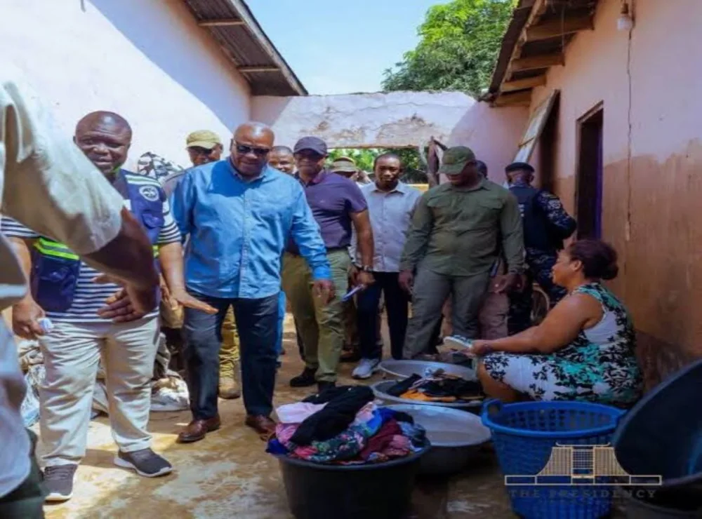 John Mahama au chevet des victimes des inondations dans la Volta